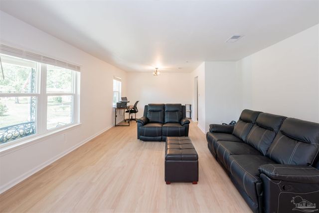 4 Barrington Ct, Pensacola, FL 32506