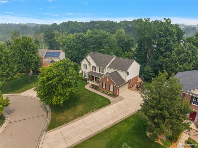 1885 Avon Glen Lane, Lake Orion, MI 48360