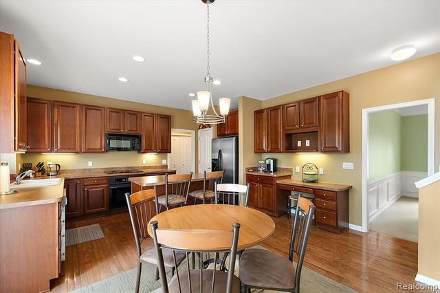1885 Avon Glen Lane, Lake Orion, MI 48360