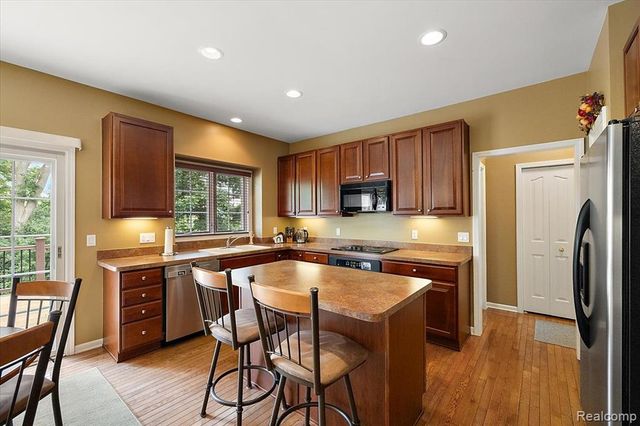 1885 Avon Glen Lane, Lake Orion, MI 48360