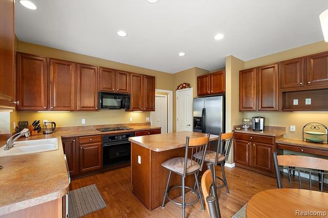 1885 Avon Glen Lane, Lake Orion, MI 48360