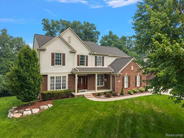 1885 Avon Glen Lane, Lake Orion, MI 48360