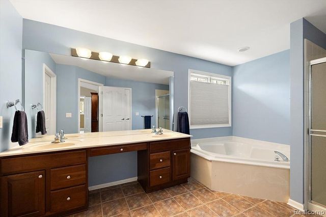 1885 Avon Glen Lane, Lake Orion, MI 48360