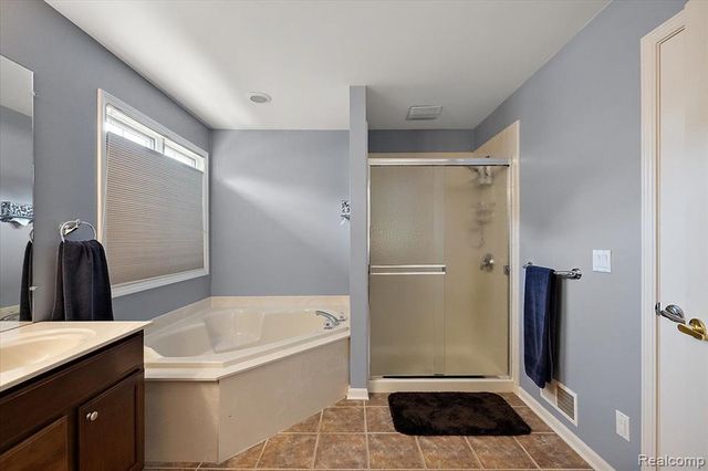 1885 Avon Glen Lane, Lake Orion, MI 48360