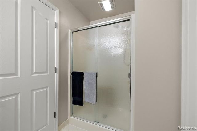 1885 Avon Glen Lane, Lake Orion, MI 48360