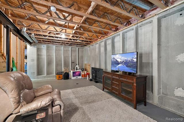 1885 Avon Glen Lane, Lake Orion, MI 48360