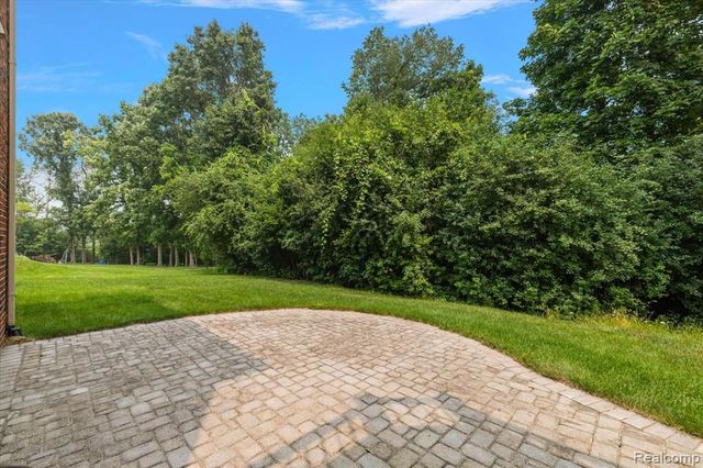 1885 Avon Glen Lane, Lake Orion, MI 48360