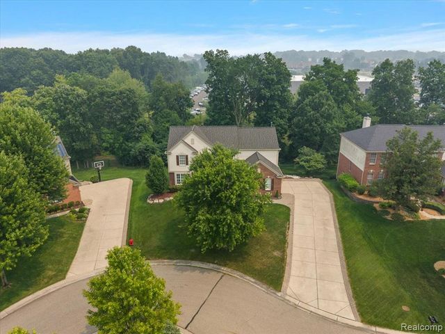 1885 Avon Glen Lane, Lake Orion, MI 48360