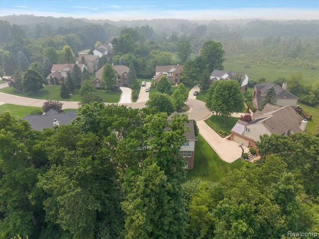 1885 Avon Glen Lane, Lake Orion, MI 48360