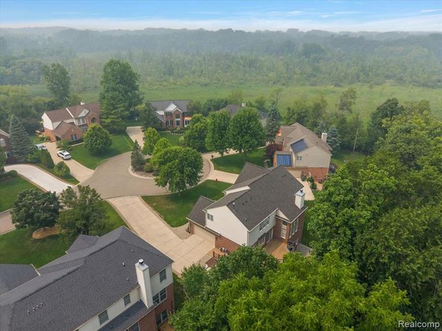 1885 Avon Glen Lane, Lake Orion, MI 48360