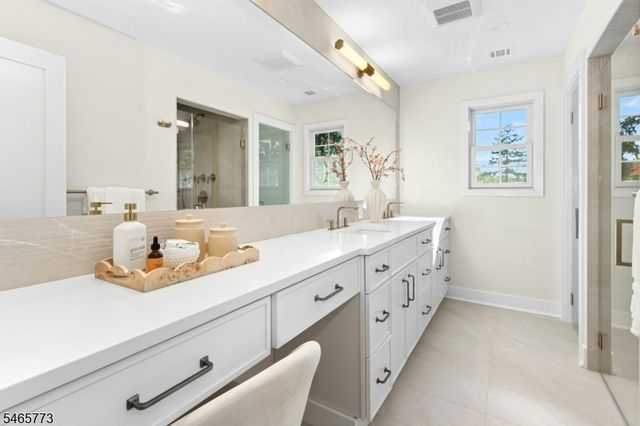 355 Ackerman St, Mountainside Boro, NJ 07092