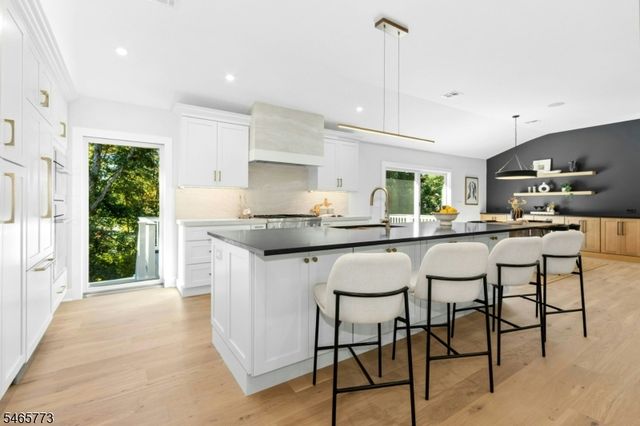 355 Ackerman St, Mountainside Boro, NJ 07092