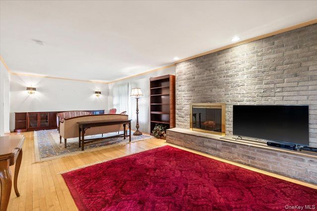 11 Malvern Road, Scarsdale, NY 10583