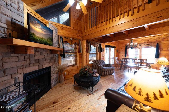 644 Gatlinburg Falls Way, Gatlinburg, TN 37738