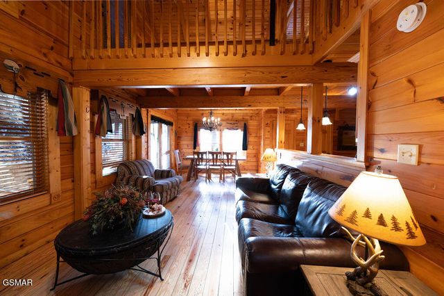 644 Gatlinburg Falls Way, Gatlinburg, TN 37738