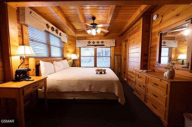 644 Gatlinburg Falls Way, Gatlinburg, TN 37738