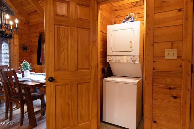 644 Gatlinburg Falls Way, Gatlinburg, TN 37738