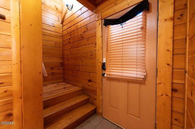 644 Gatlinburg Falls Way, Gatlinburg, TN 37738