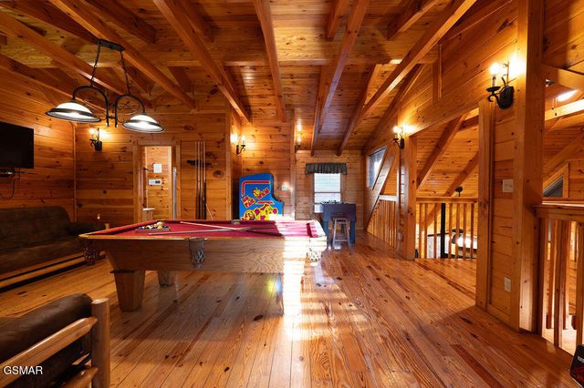 644 Gatlinburg Falls Way, Gatlinburg, TN 37738