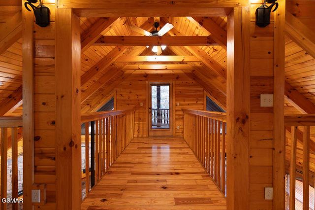 644 Gatlinburg Falls Way, Gatlinburg, TN 37738