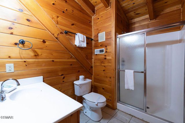 644 Gatlinburg Falls Way, Gatlinburg, TN 37738