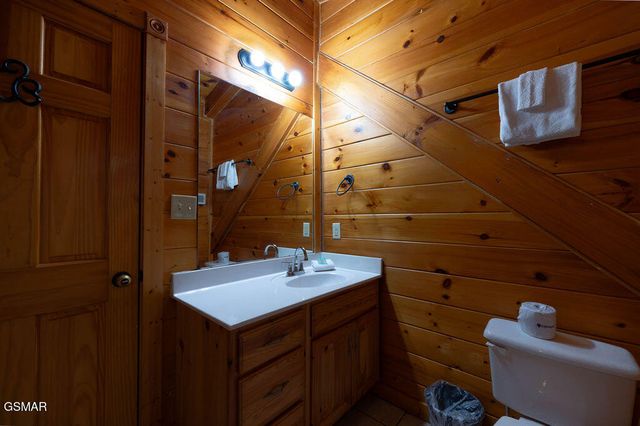 644 Gatlinburg Falls Way, Gatlinburg, TN 37738