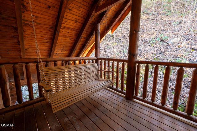 644 Gatlinburg Falls Way, Gatlinburg, TN 37738