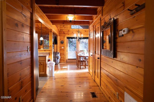 644 Gatlinburg Falls Way, Gatlinburg, TN 37738