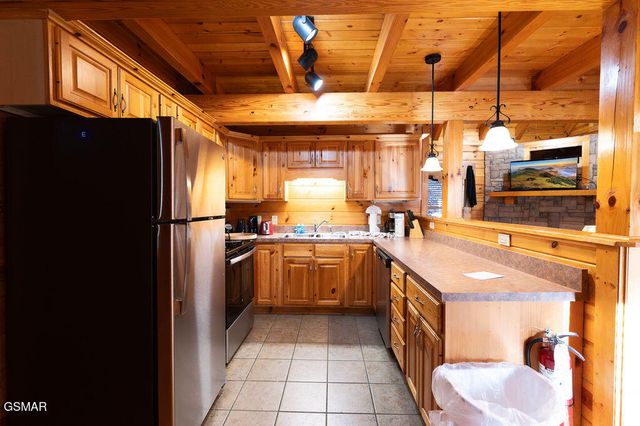 644 Gatlinburg Falls Way, Gatlinburg, TN 37738