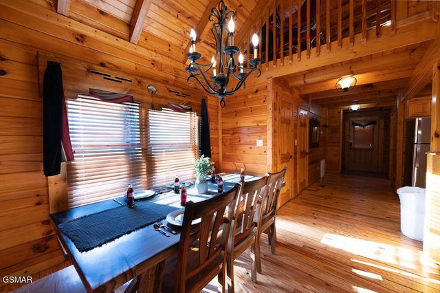 644 Gatlinburg Falls Way, Gatlinburg, TN 37738