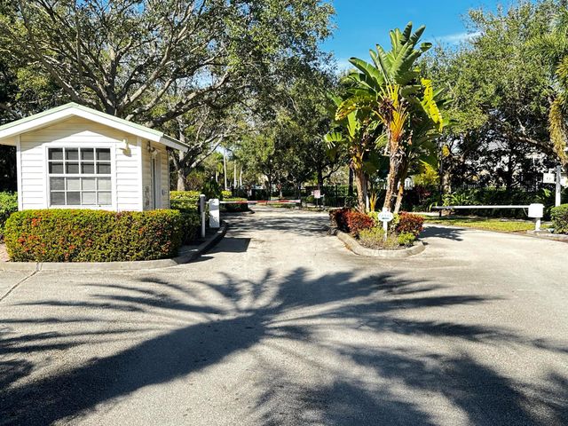 3031 SE Lexington Lakes Drive 204, Stuart, FL 34994