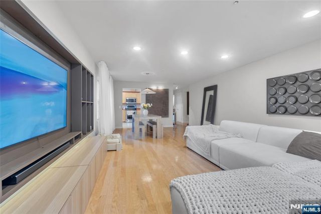 547 Gorge Road 2E, Cliffside Park, NJ 07010