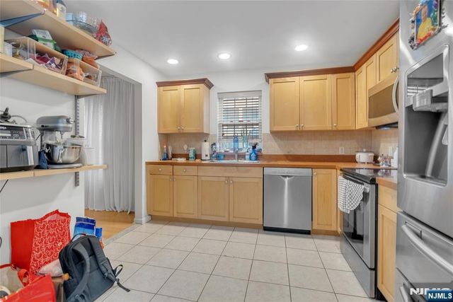 547 Gorge Road 2E, Cliffside Park, NJ 07010