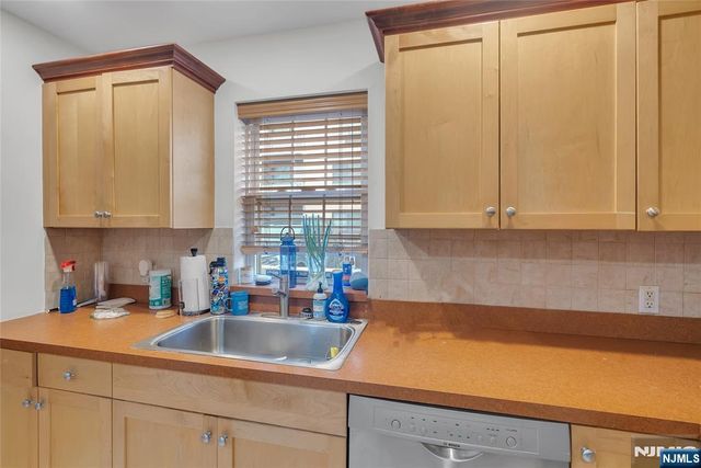 547 Gorge Road 2E, Cliffside Park, NJ 07010