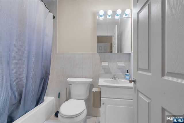 547 Gorge Road 2E, Cliffside Park, NJ 07010