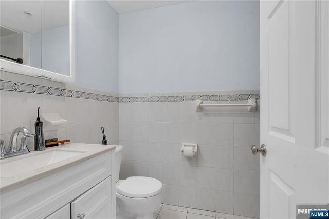 547 Gorge Road 2E, Cliffside Park, NJ 07010