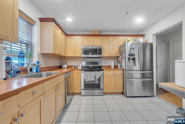 547 Gorge Road 2E, Cliffside Park, NJ 07010