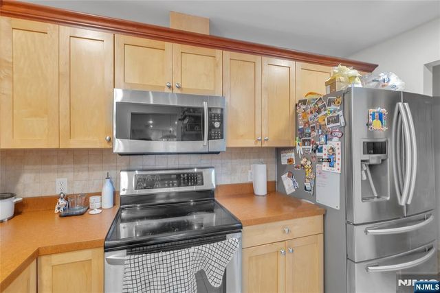 547 Gorge Road 2E, Cliffside Park, NJ 07010