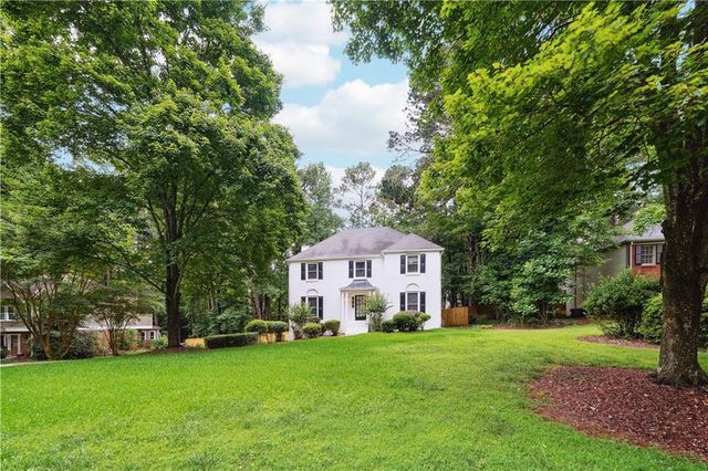 2745 Saxon Drive, Duluth, GA 30096