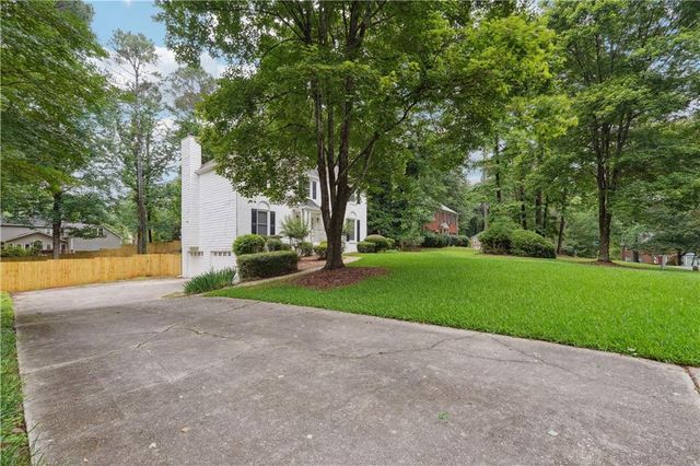 2745 Saxon Drive, Duluth, GA 30096