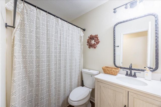 860 Anchor Drive, Lenoir City, TN 37771