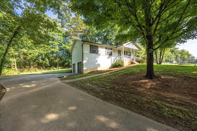 860 Anchor Drive, Lenoir City, TN 37771