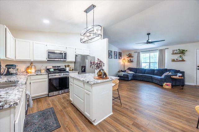860 Anchor Drive, Lenoir City, TN 37771