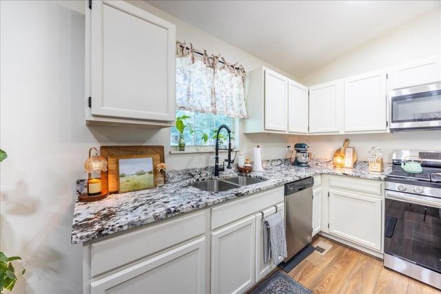 860 Anchor Drive, Lenoir City, TN 37771