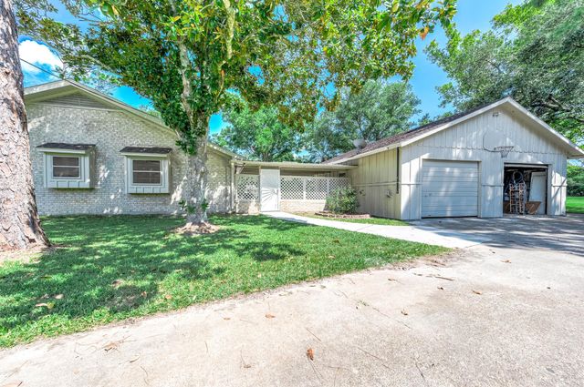 13725 W 6th Street, Santa Fe, TX 77517