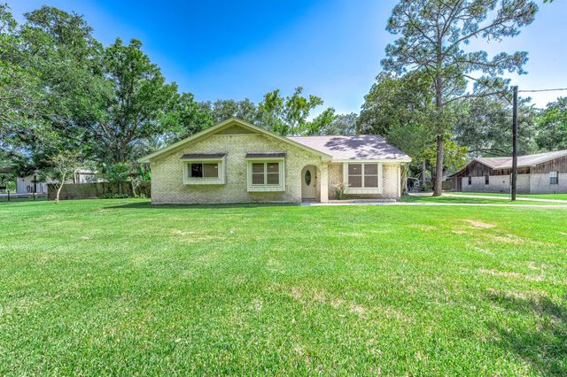 13725 W 6th Street, Santa Fe, TX 77517