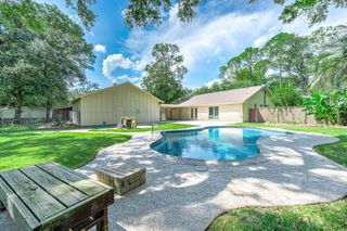 13725 W 6th Street, Santa Fe, TX 77517