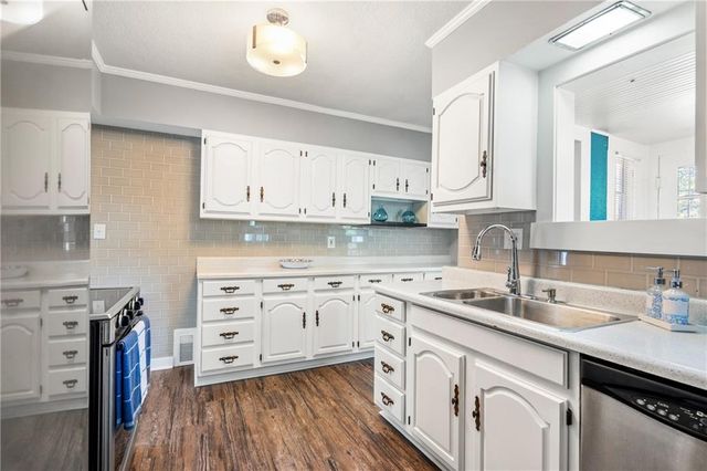 2118 Tauromee Avenue, Kansas City, KS 66102