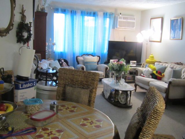 75 Log St Apt 3H, Manchester, NH 03102