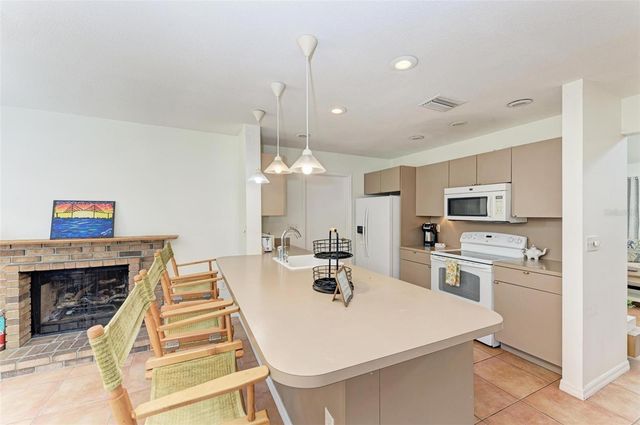 2660 DAVIS BOULEVARD, Sarasota, FL 34237